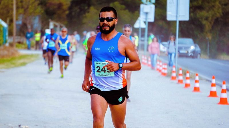Atleta correndo, em um exemplo de vídeo de esporte